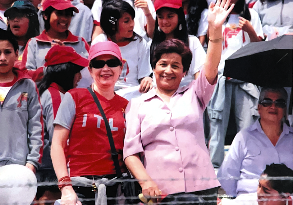 Mgt. Hipatia Freire, rectora de la Institución en la final del intercolegial 2003